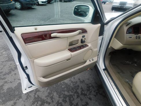 Used 2003 Lincoln Town Car Cartier RWD image 47