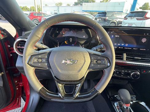 Used 2026 Chevrolet Trax RS w/ Sunroof Package FWD image 25