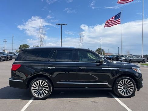 Used 2019 Lincoln Navigator Reserve image 4