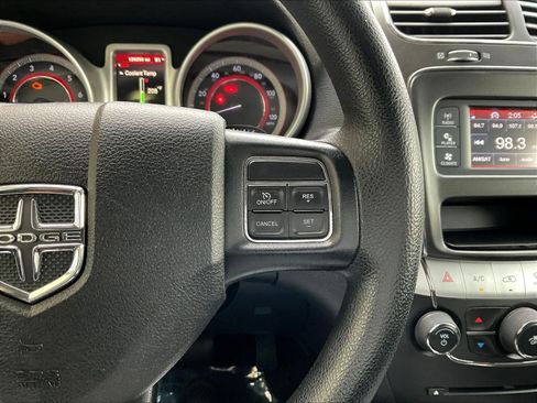 Used 2017 Dodge Journey SXT w/ Comfort/Convenience Group FWD image 12