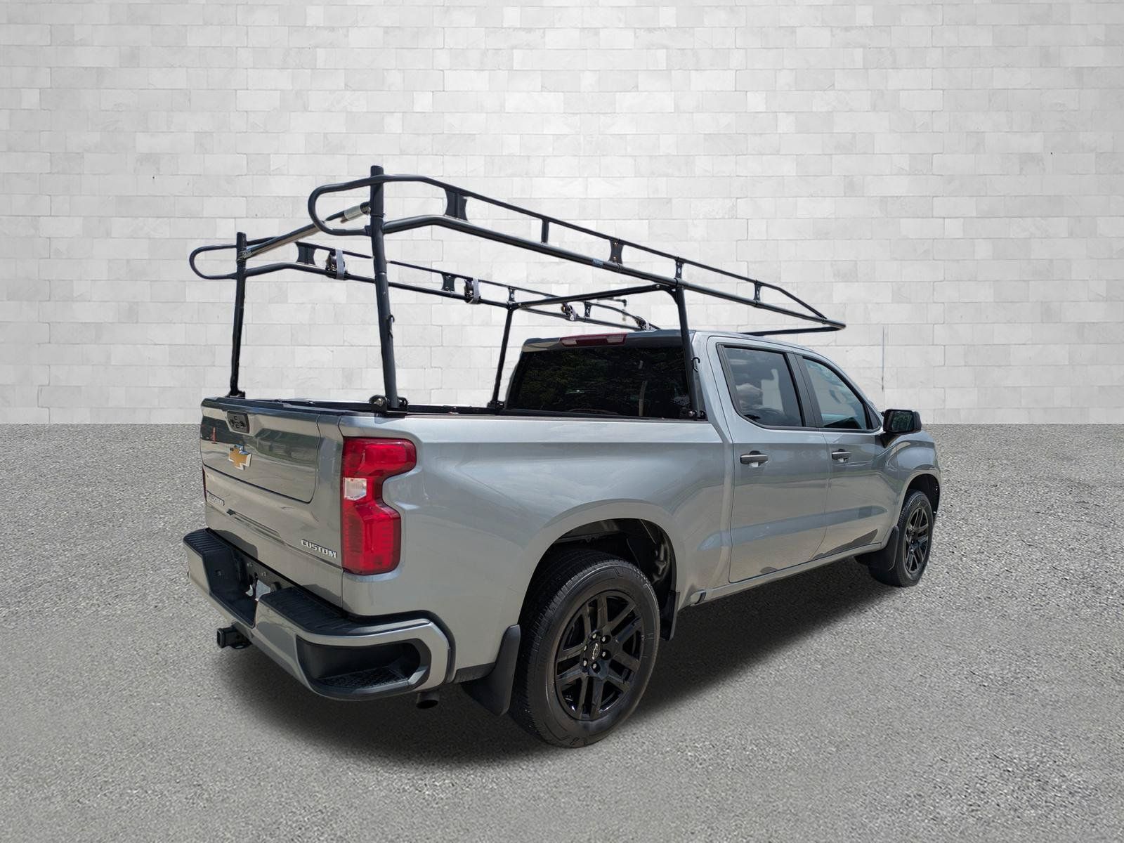 Used 2025 Chevrolet Silverado 1500 Custom RWD image 2