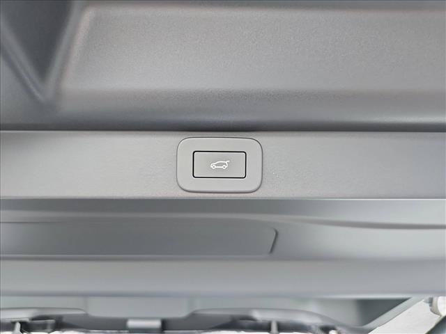 New 2026 Land Rover Range Rover Long Wheelbase SE AWD/4WD image 13
