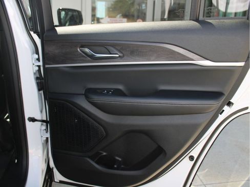 New 2025 Jeep Grand Cherokee Limited image 28