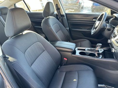 Used 2024 Nissan Altima 2.5 SV image 14