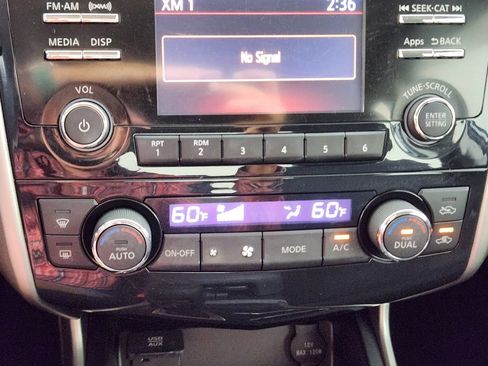 Used 2015 Nissan Altima 2.5 SV w/ Convenience Package FWD image 22