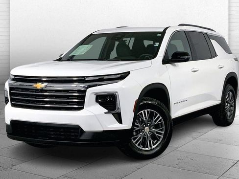 Used 2024 Chevrolet Traverse LT image 12