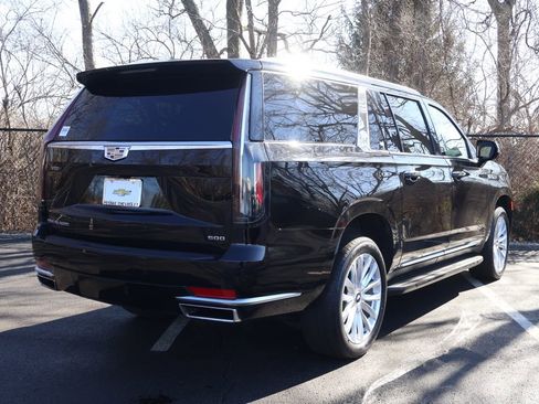 Used 2024 Cadillac Escalade ESV Luxury image 8