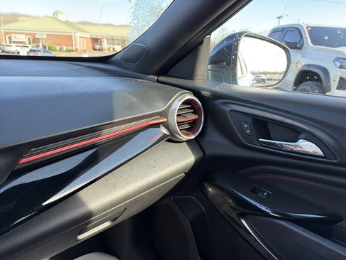 Used 2025 Chevrolet Trax RS w/ Sunroof Package FWD image 24