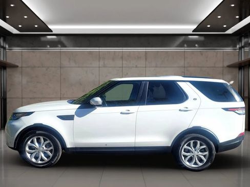 Used 2019 Land Rover Discovery SE image 3