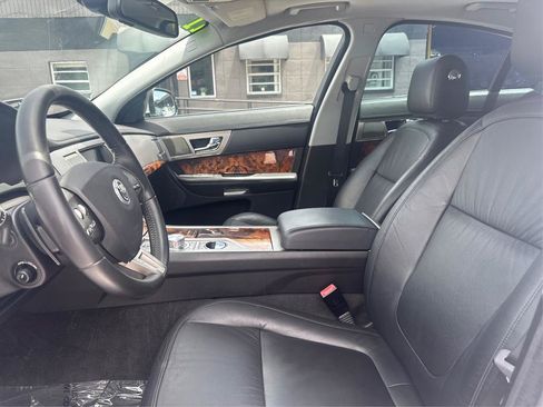 Used 2011 Jaguar XF RWD image 9