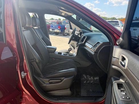 Used 2017 Jeep Grand Cherokee Altitude AWD/4WD image 14