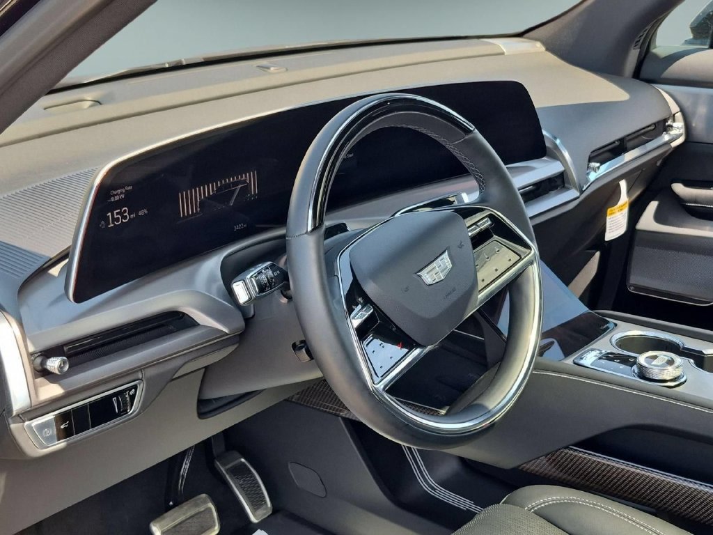 Certified 2026 Cadillac Vistiq Luxury w/ LPO, Floor Liner Package AWD/4WD image 9