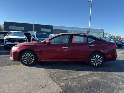 Certified 2024 Nissan Altima 2.5 SV w/ SV Premium Package image 6
