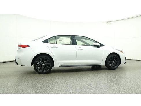 Used 2024 Toyota Corolla SE image 27