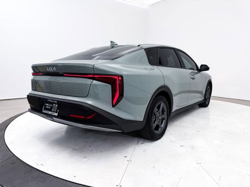 Used 2025 Kia K4 LXS image 17