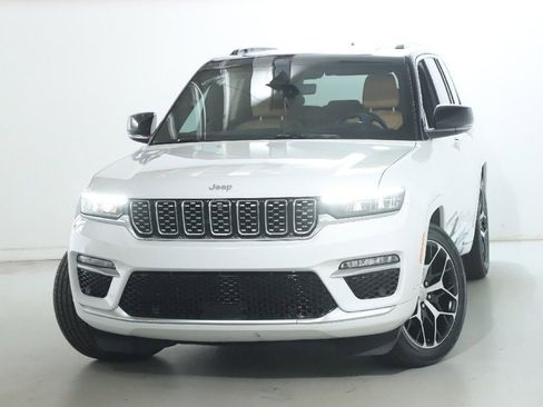 Used 2024 Jeep Grand Cherokee Summit AWD/4WD image 3