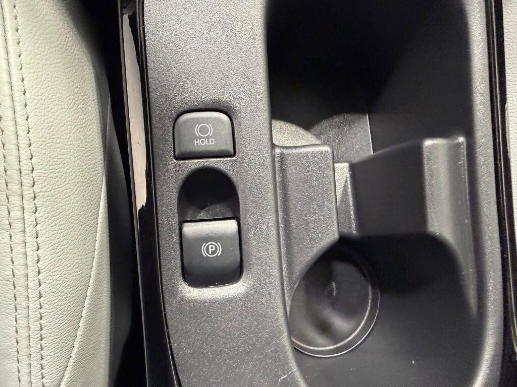 Used 2025 Toyota Corolla XSE FWD image 31