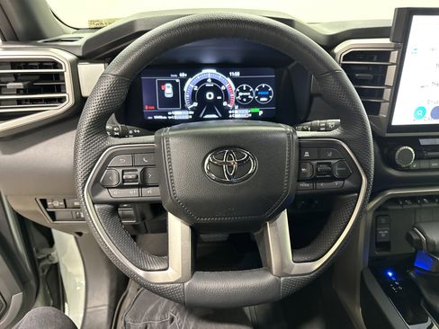 Used 2025 Toyota Sequoia SR5 w/ SR5 Premium Package AWD/4WD image 18