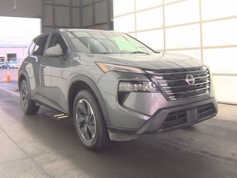 Used 2024 Nissan Rogue SV FWD image 4
