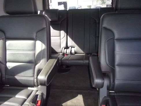 Used 2017 GMC Yukon Denali AWD/4WD image 16