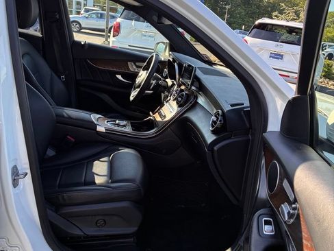 Used 2019 Mercedes-Benz GLC 300 4MATIC image 30