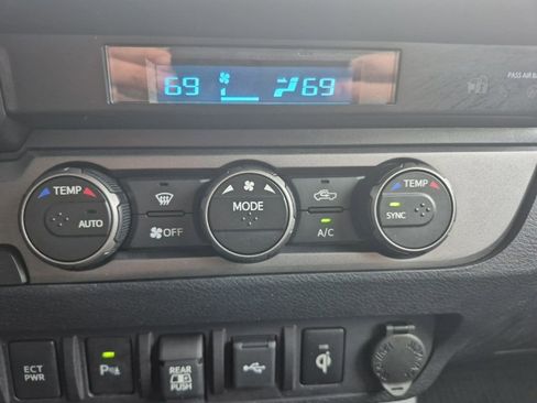 Used 2021 Toyota Tacoma TRD Off-Road image 27