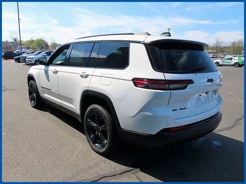 Used 2023 Jeep Grand Cherokee L Laredo AWD/4WD image 5