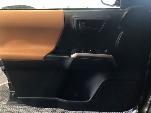 Used 2018 Toyota Tacoma SR5 image 16