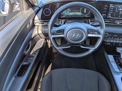 Used 2022 Hyundai Elantra SEL w/ Convenience + Premium Package FWD image 14