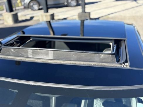 Used 2017 Nissan Maxima Platinum image 9