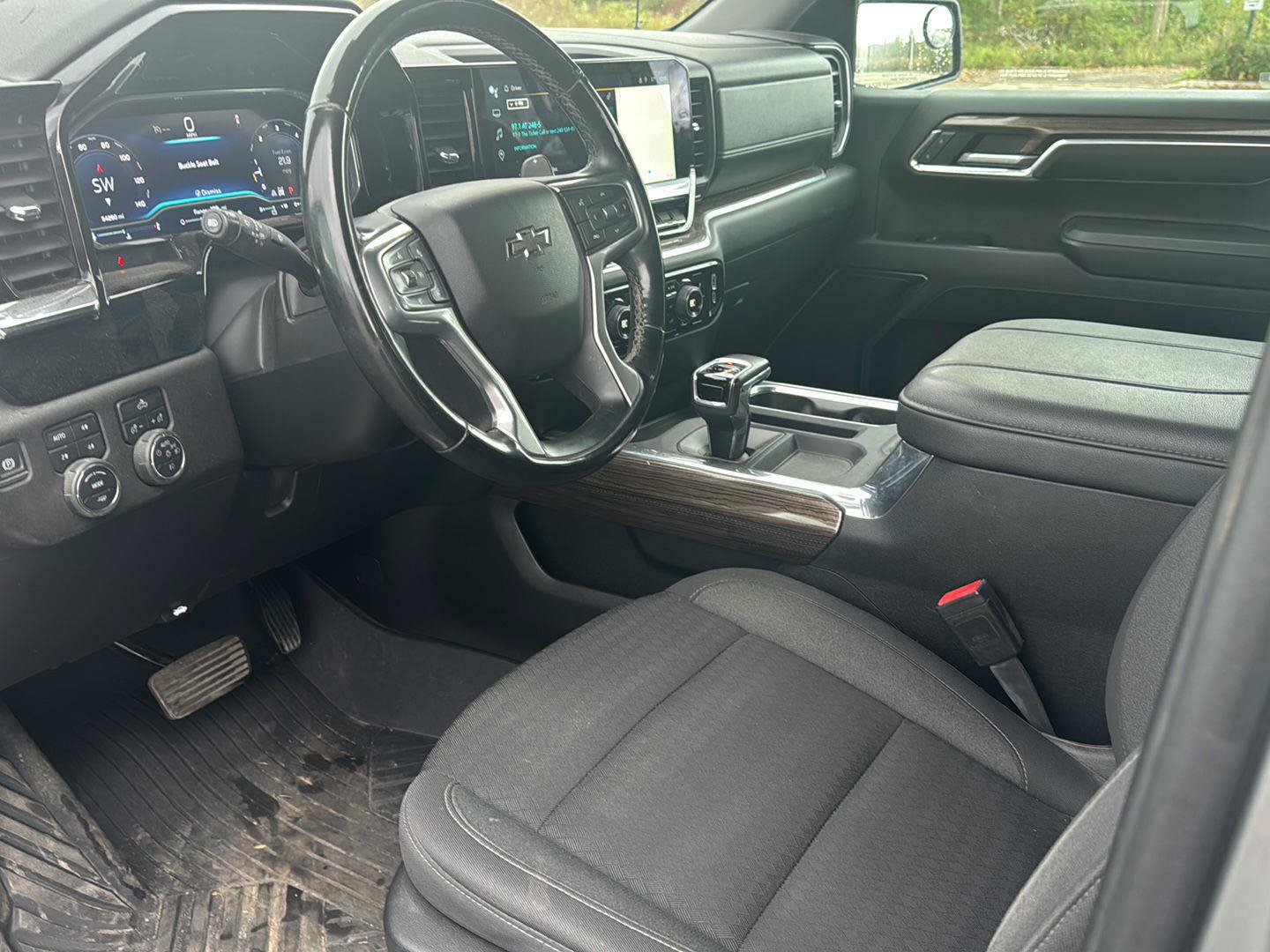 Used 2024 Chevrolet Silverado 1500 RST AWD/4WD image 11