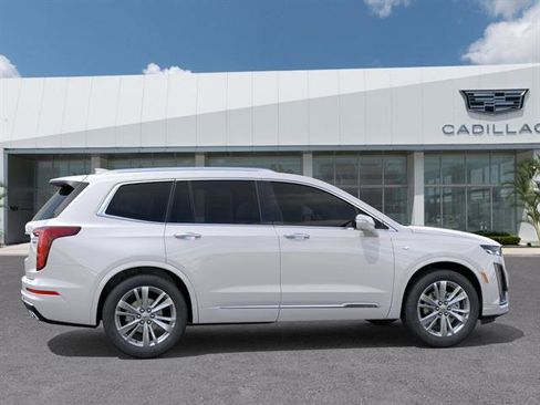 Used 2025 Cadillac XT6 Premium Luxury FWD image 6