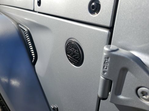 Used 2022 Jeep Gladiator Overland w/ Popular Equipment Package image 7