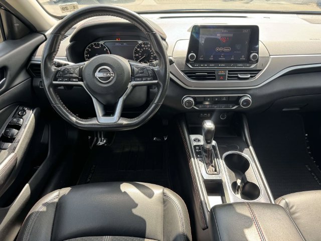 Used 2024 Nissan Altima 2.5 SR FWD image 3