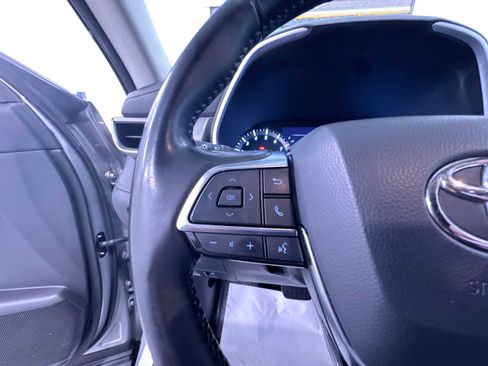 Used 2021 Toyota Highlander XLE AWD/4WD image 20
