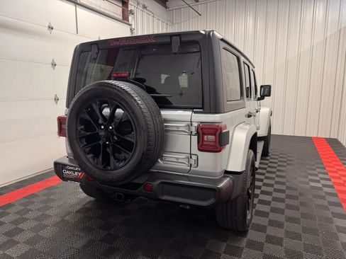 Used 2023 Jeep Wrangler Unlimited Sahara AWD/4WD image 15