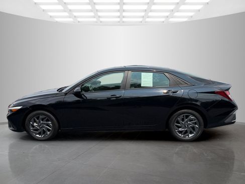 Used 2024 Hyundai Elantra SEL FWD image 3