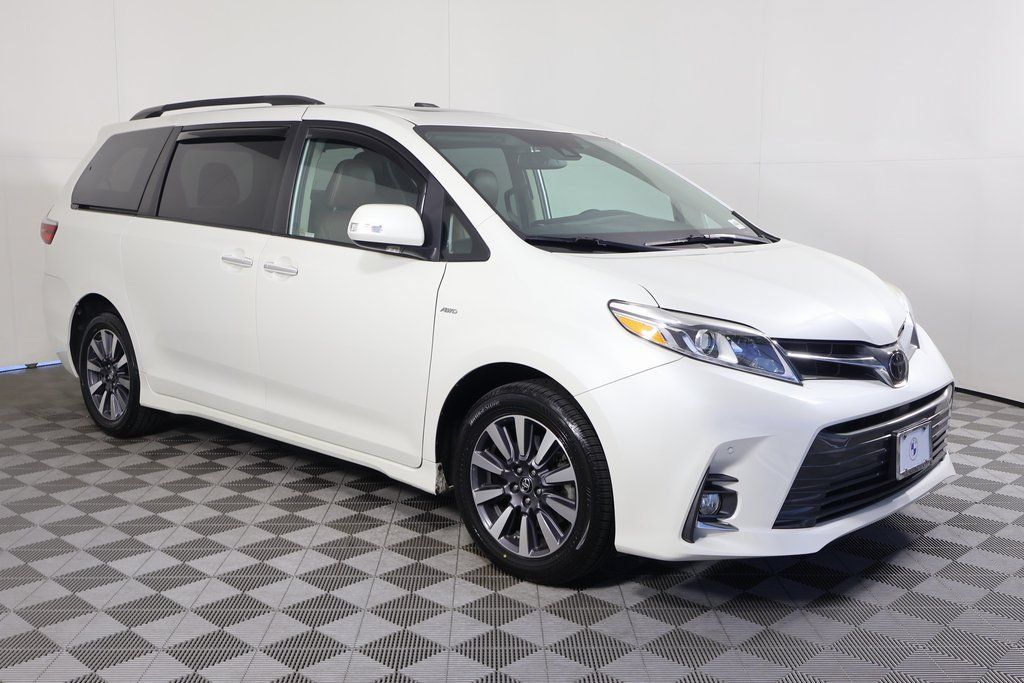 Used 2019 Toyota Sienna Limited AWD/4WD image 3