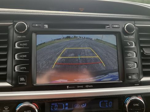 Used 2018 Toyota Highlander Limited AWD/4WD image 26