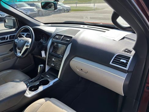 Used 2015 Ford Explorer XLT w/ Equipment Group 202A image 26