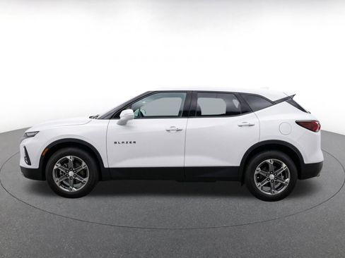 Used 2025 Chevrolet Blazer LT FWD image 4