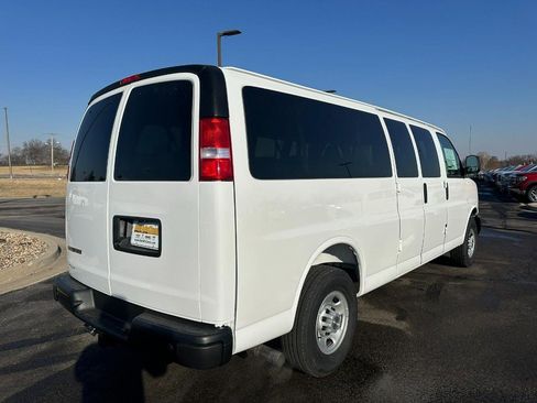 New 2026 Chevrolet Express 3500 LS image 3