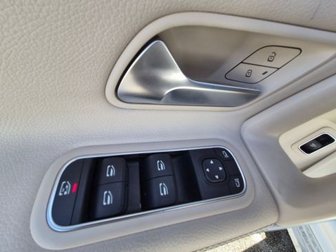 Used 2023 Mercedes-Benz CLA 250 image 8