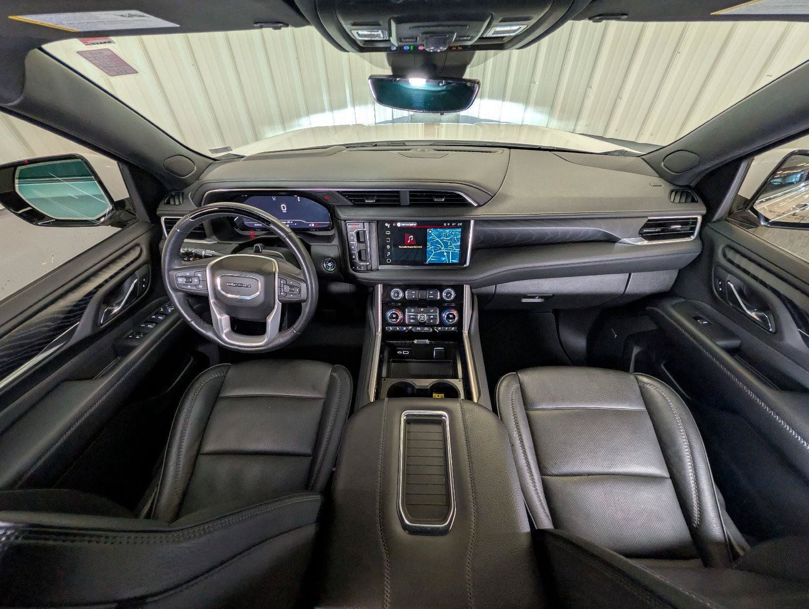 Used 2023 GMC Yukon Denali w/ Advanced Technology Package AWD/4WD image 5