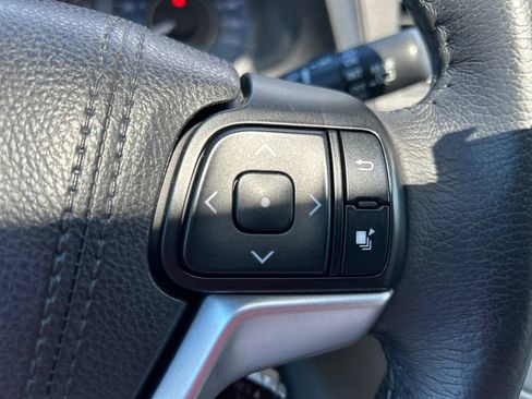 Used 2017 Toyota Sienna XLE Premium FWD image 22