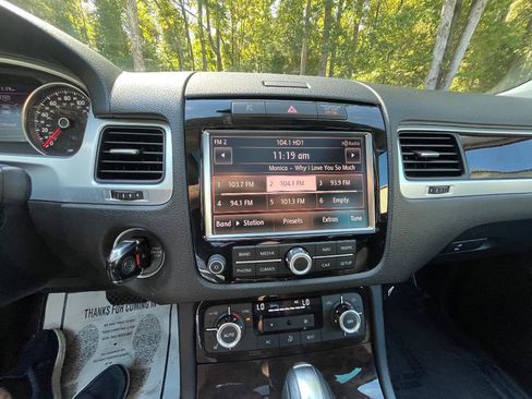 Used 2013 Volkswagen Touareg Executive AWD/4WD image 24