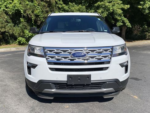 Used 2019 Ford Explorer XLT w/ Equipment Group 202A FWD image 3
