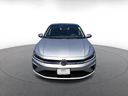 Used 2025 Volkswagen Jetta SE FWD image 4