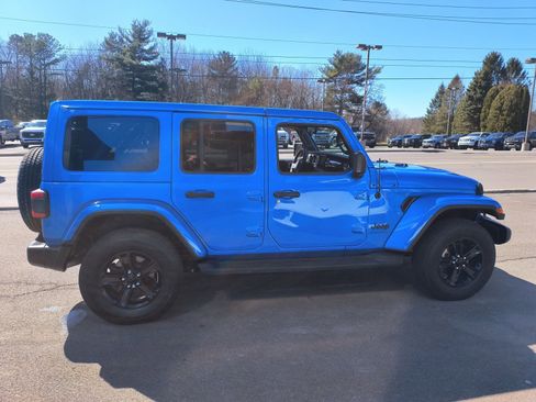 Used 2023 Jeep Wrangler Unlimited Sahara image 9