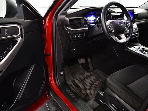 Used 2023 Ford Explorer XLT image 16